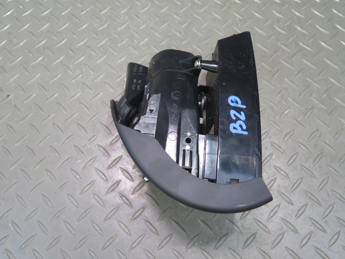 03-08 BMW E86 E85 Z4 Dash Right Air Vent Grille w CUP Holder Black 6945400 OEM