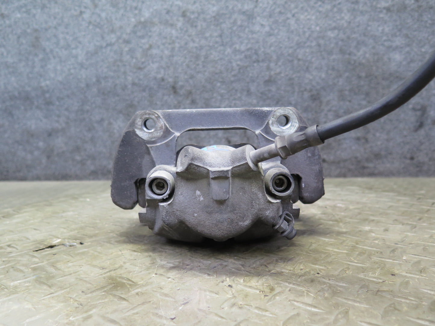 06-08 BMW E85 Z4 N52 3.0si RWD Set of 2 Front Left & Right Brake Caliper OEM