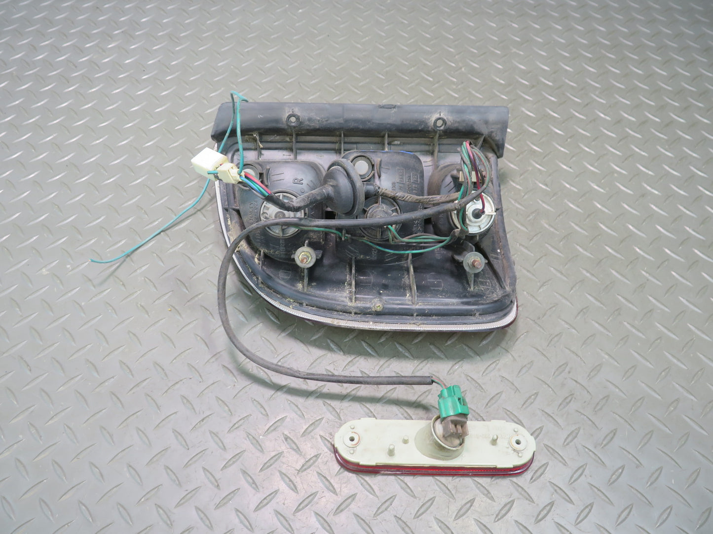 99-01 Isuzu Vehicross Rear Right Tail Light & Side Marker Light Lamp Set OEM