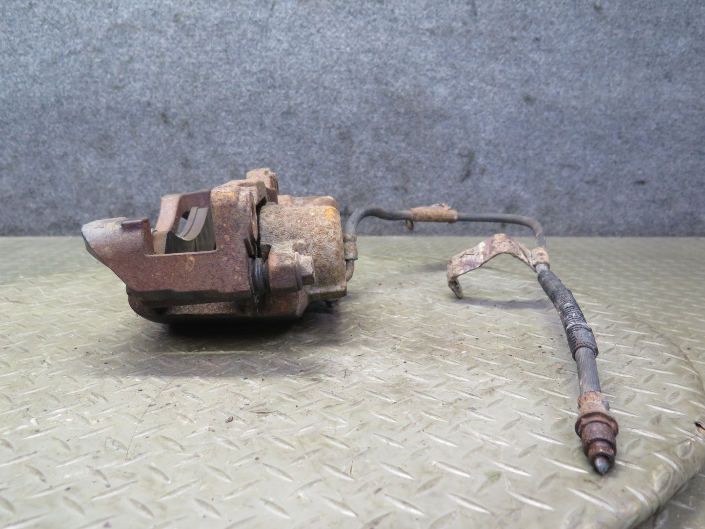 2003-2009 Hummer H2 AWD Front Left & Right Brake Caliper Set of 2