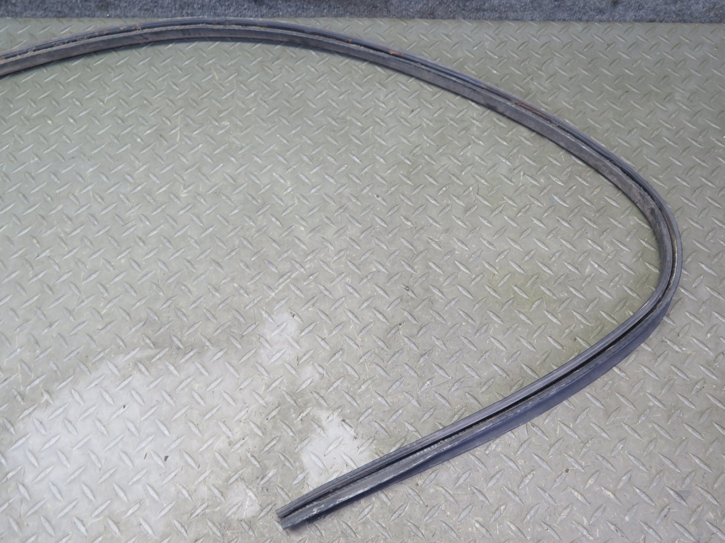 2005-2009 Hummer H2 SUT Rear Cabin Trunk Weatherstrip Rubber Seal Set