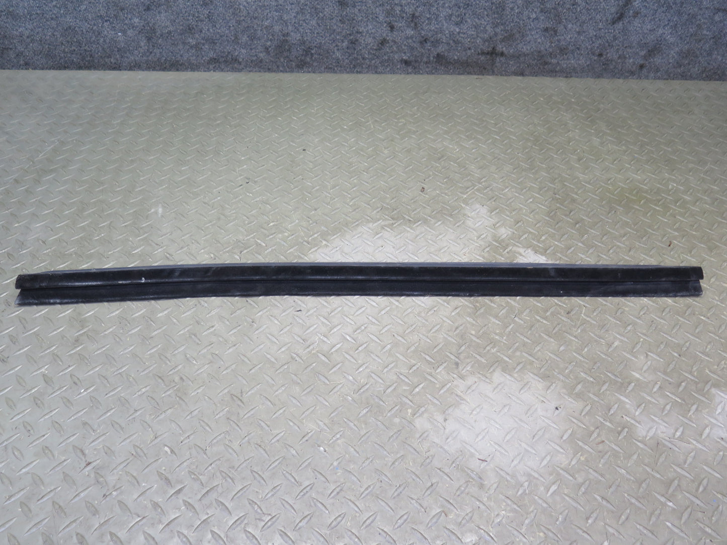 2003-2009 Hummer H2 Front Left Window Outer Inner Weatherstrip Rubber Seal Set