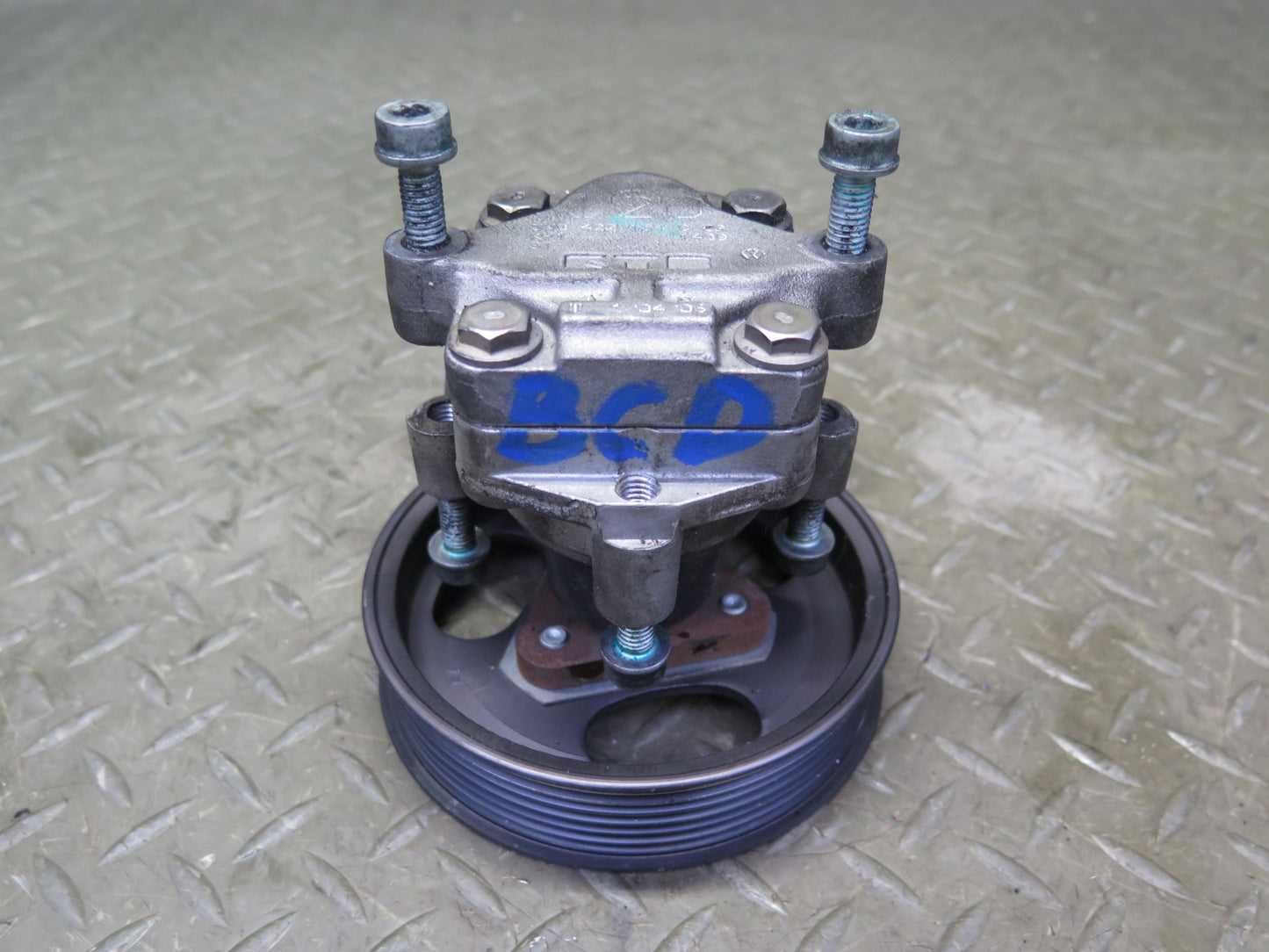 2006-2012 Bentley Flying Spur 6.0L Engine Power Steering Pump W/ Pulley