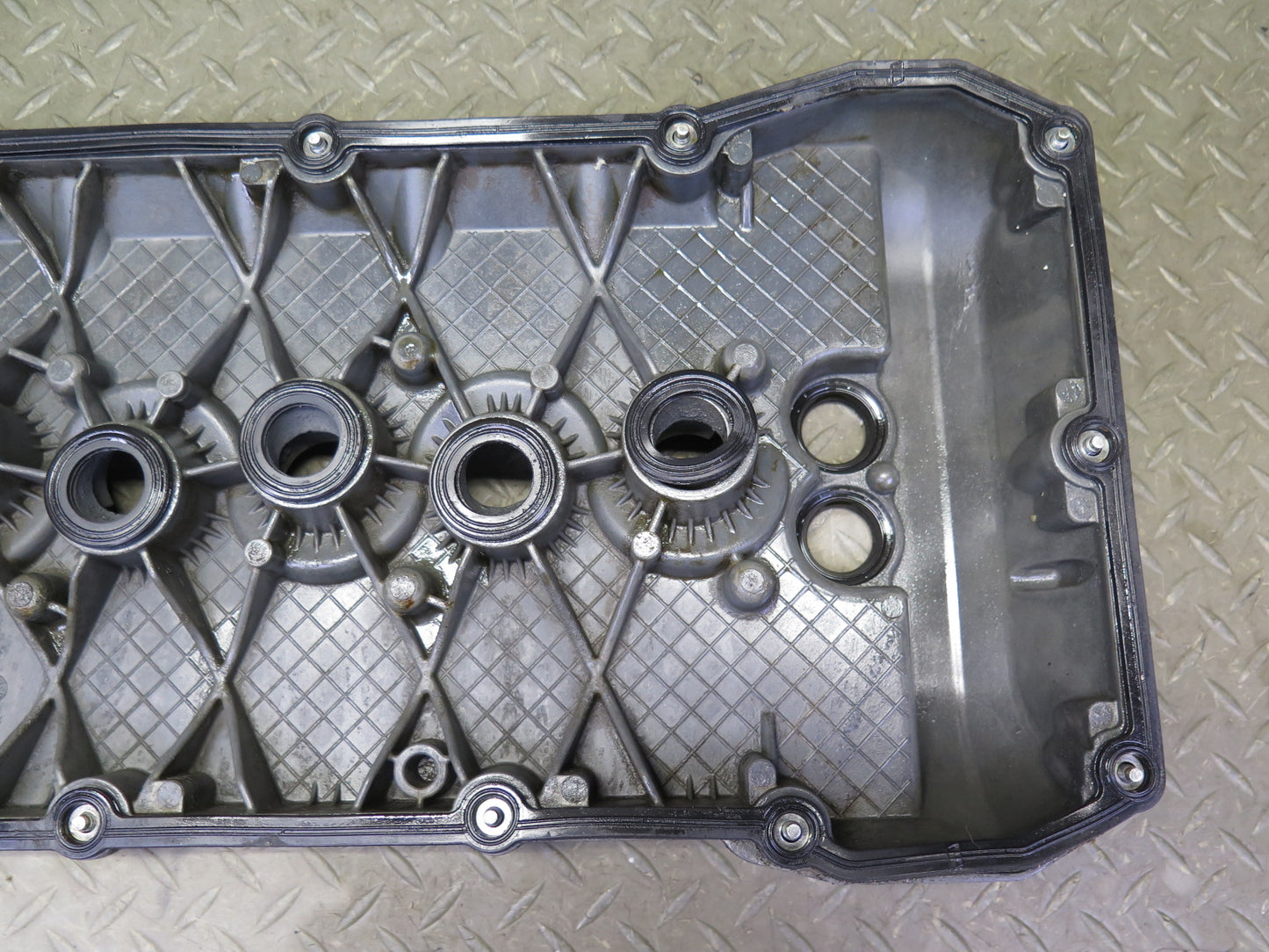 2006-2012 Bentley Flying Spur 6.0L Engine Motor Right Side Valve Cover