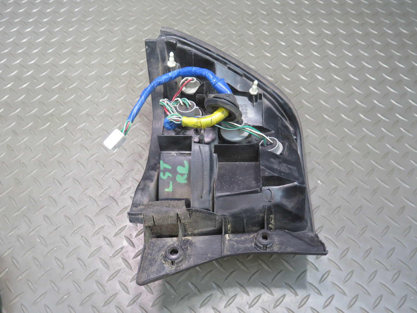 98-00 Lexus UCF20L LS400 Rear Right Side Outer Tail Light Lamp OEM