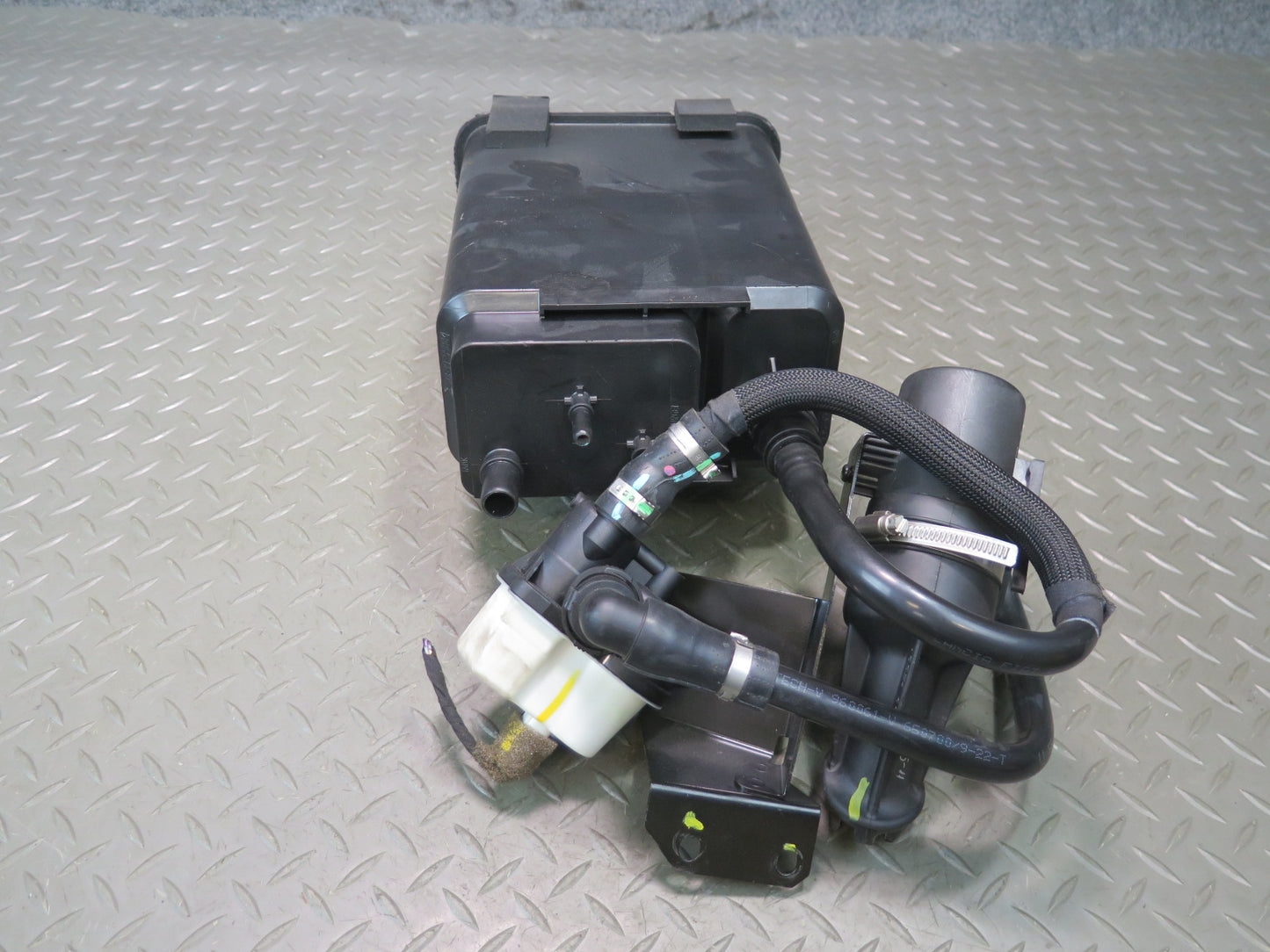 2008-2019 Maserati Granturismo M145 Fuel Evap Vapor Charcoal Canister 220074