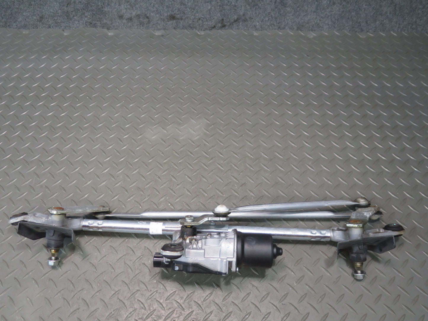 2013-2020 Infiniti JX35 QX60 Front Windshield Wiper Transmission Linkage w Motor