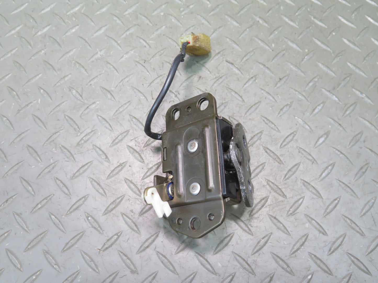 1991-1994 Toyota Land Cruiser FJ80 Liftgate Hatch Door Lock Latch w Striker