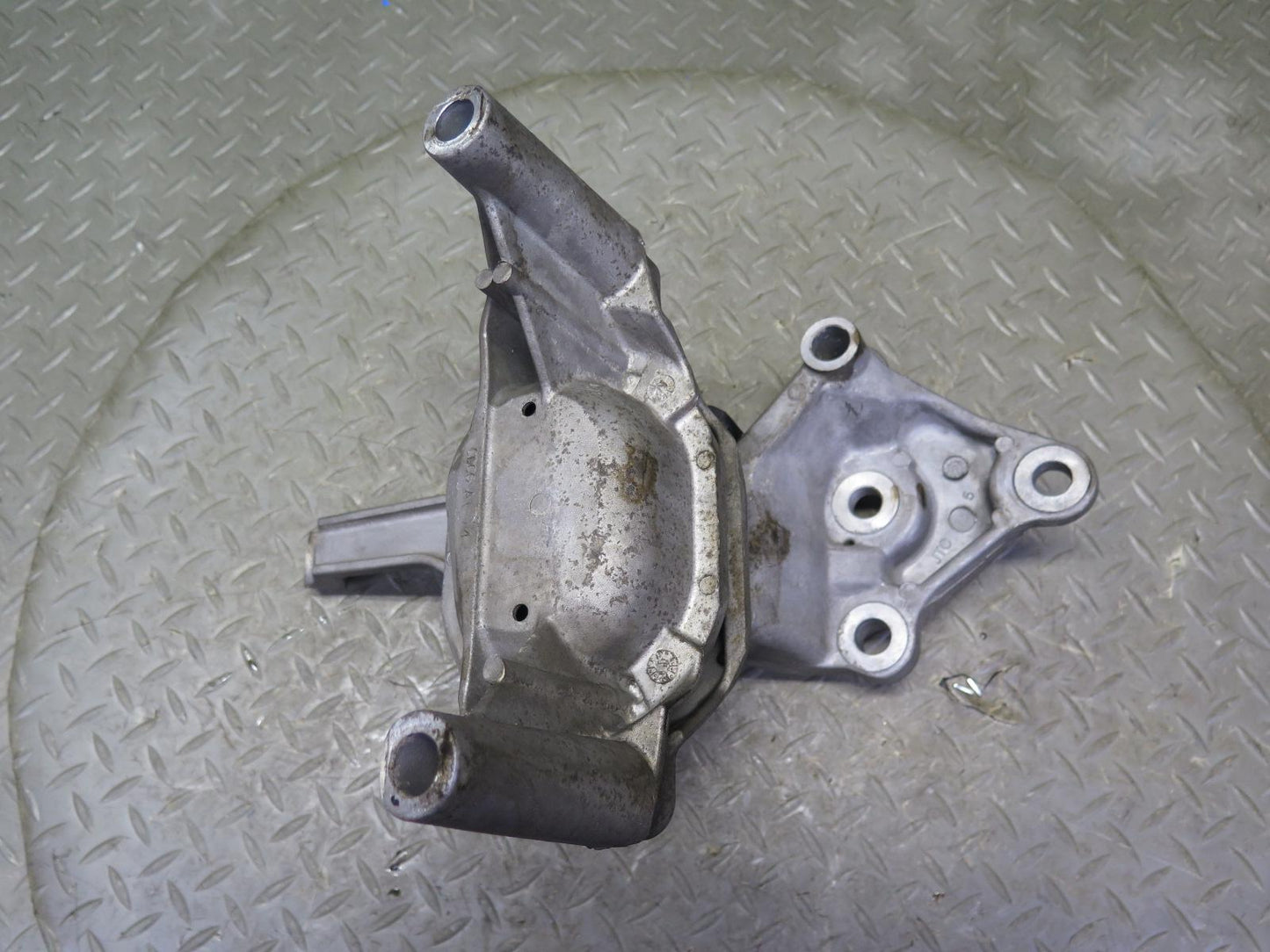 2014-2017 Infiniti QX60 2.5L Hybrid Engine Motor Mount Bracket Support