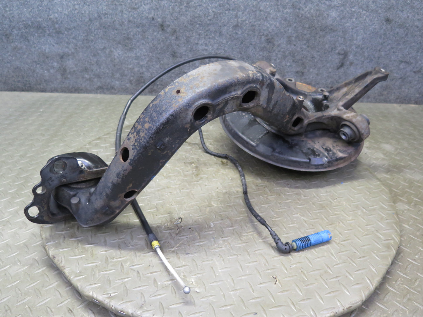 03-08 BMW E85 Z4 3.0L RWD Rear Left Spindle Knuckle Trailing Arm Hub Bearing OEM