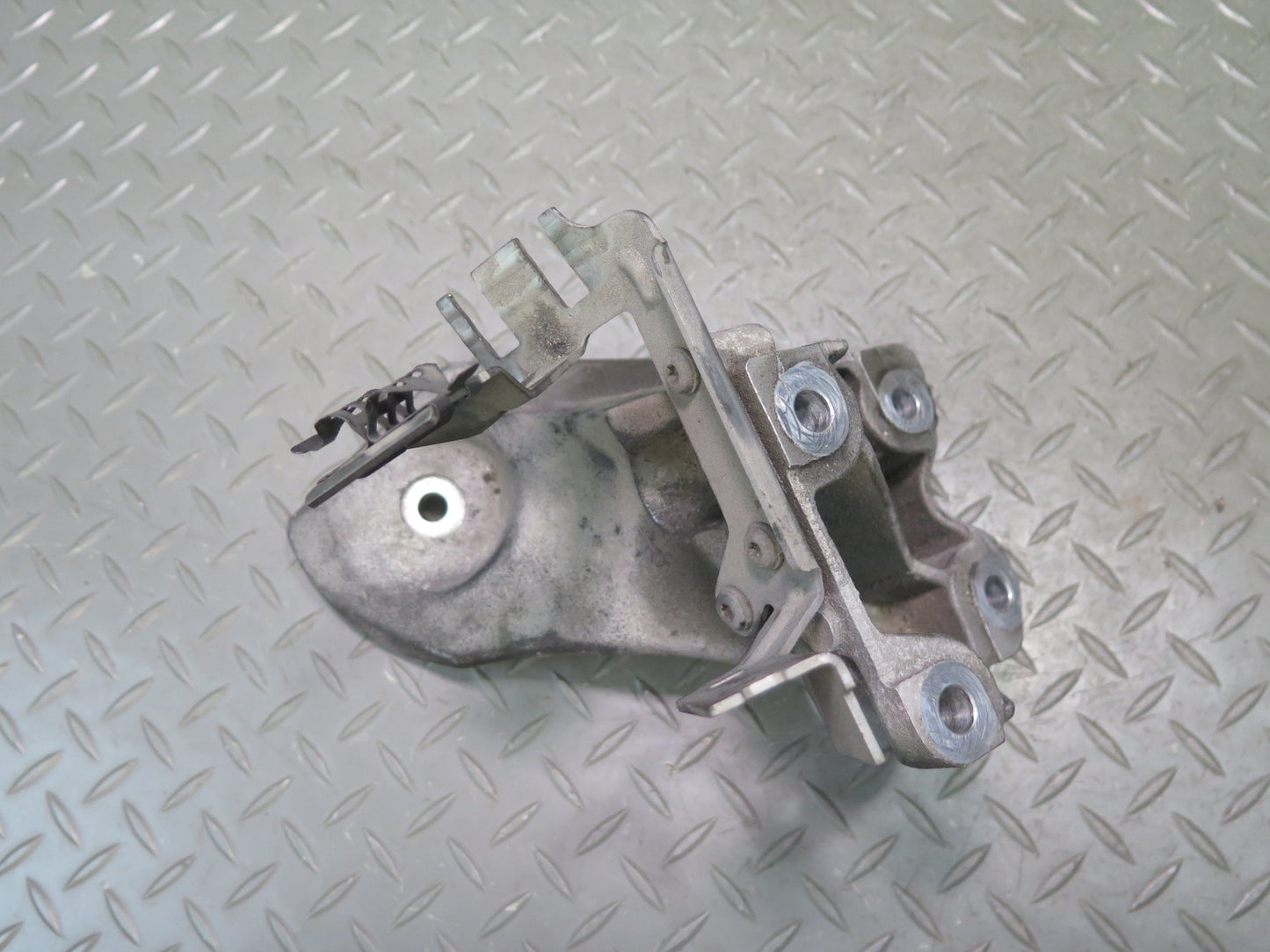 2006-2012 Bentley Flying Spure 6.0L Left & Right Engine Motor Mount Bracket Set