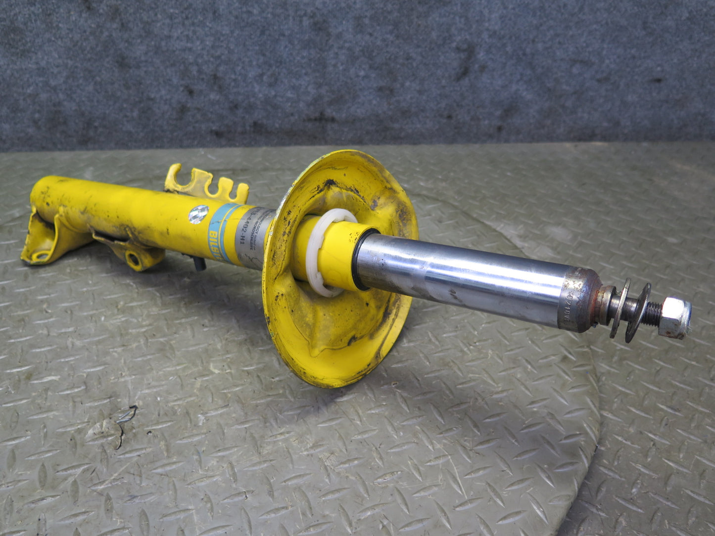 96-99 BMW E36 328iC Convertible Set of 2 Front Strut Shock Absorber Bilstein