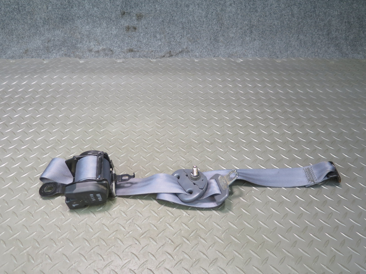 91-92 TOYOTA LAND CRUISER FJ80 SET OF 2 REAR 3-RD ROW LEFT & RIGHT SEATBELT RETRACTORS OEM