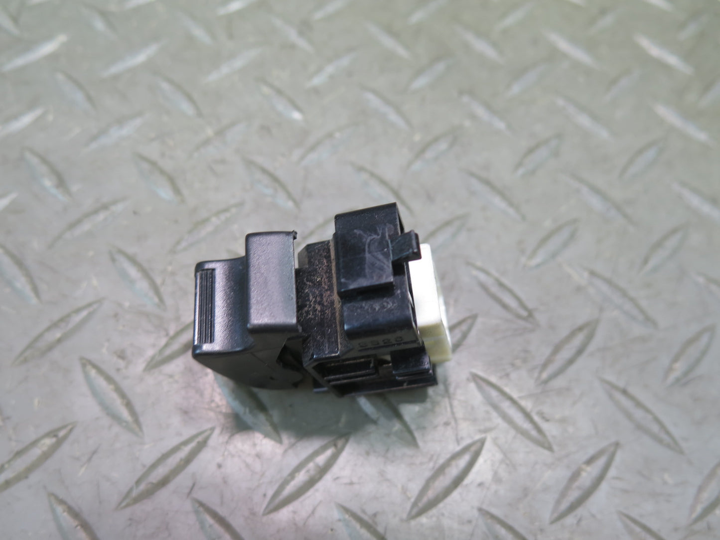 1991-1997 Toyota Land Cruiser FJ80 Front Right Door Window Switch