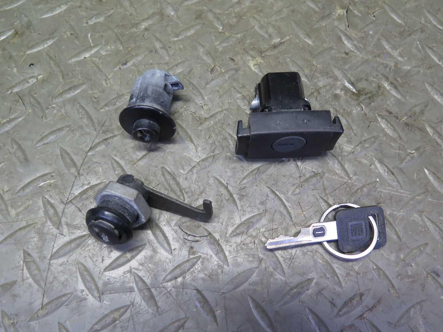 1993 Chevrolet Corvette C4 M/T Steering Column Ignition Switch Lock KEY Set OEM