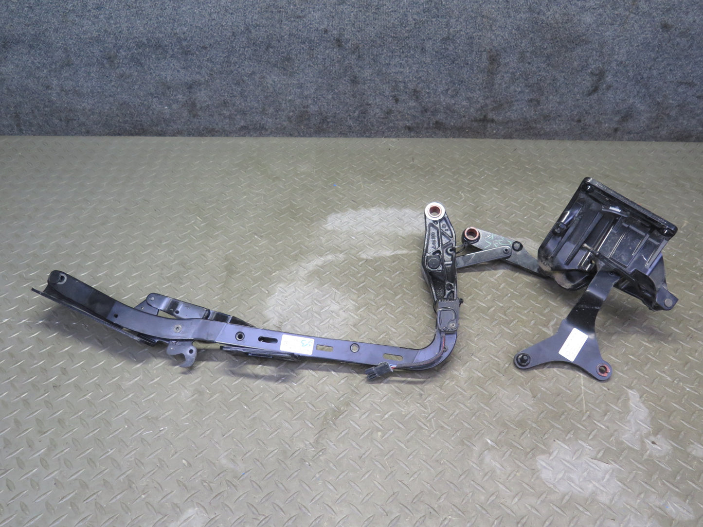 2004-2009 Cadillac XLR Front Left & Right Side Convertible TOP Hinge Bracket Set