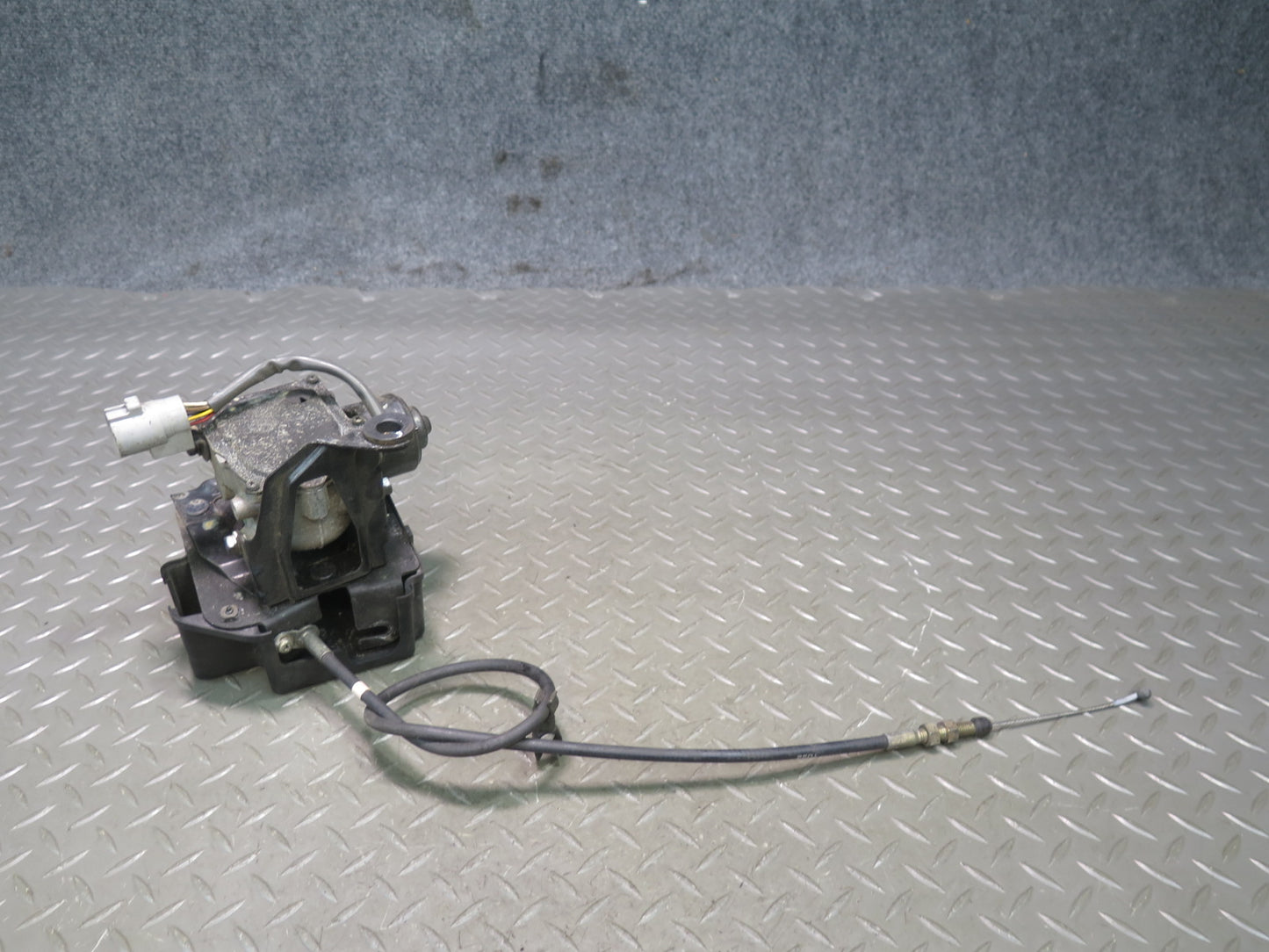 1991-1992 Toyota Land Cruiser FJ80 4.0L Speed Cruise Control Actuator w Cable