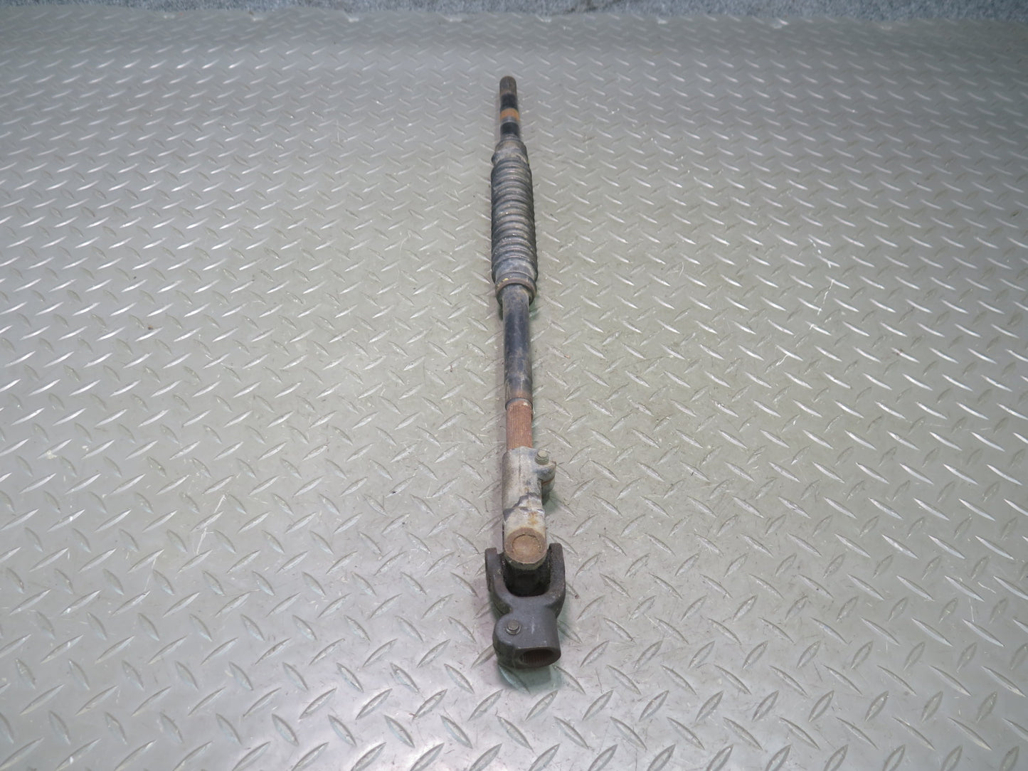 1991-1997 Toyota Land Cruiser FJ80 Intermediate Steering Shaft w U Joint Assy