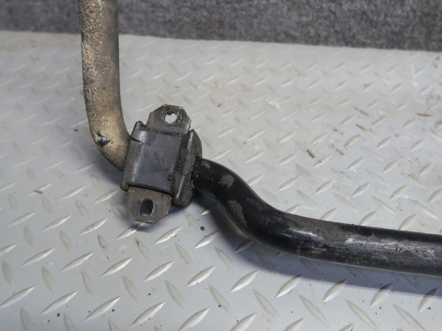 1991-1992 Toyota Land Cruiser FJ80 AWD Front Anti Roll Stabilizer Sway Bar