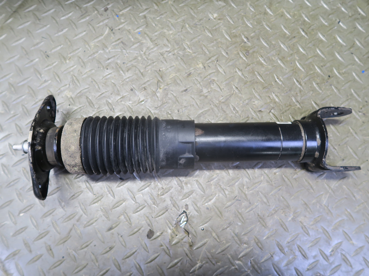 2004-2005 Cadillac XLR Rear Right & Left Side Shock Strut Absorber Set