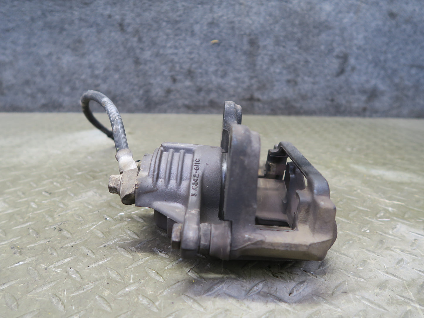 2004-2009 Cadillac XLR RWD Rear Left & Right Side Brake Caliper Set of 2