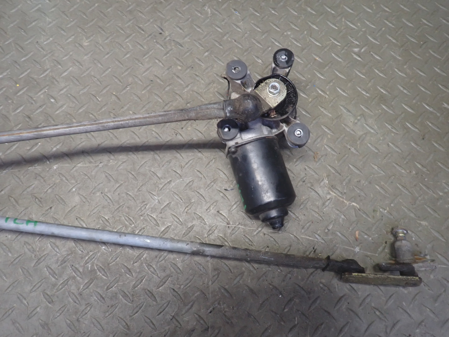 1991-1992 Toyota Land Cruiser FJ80 Front Windshield Wiper Linkage W/ Motor