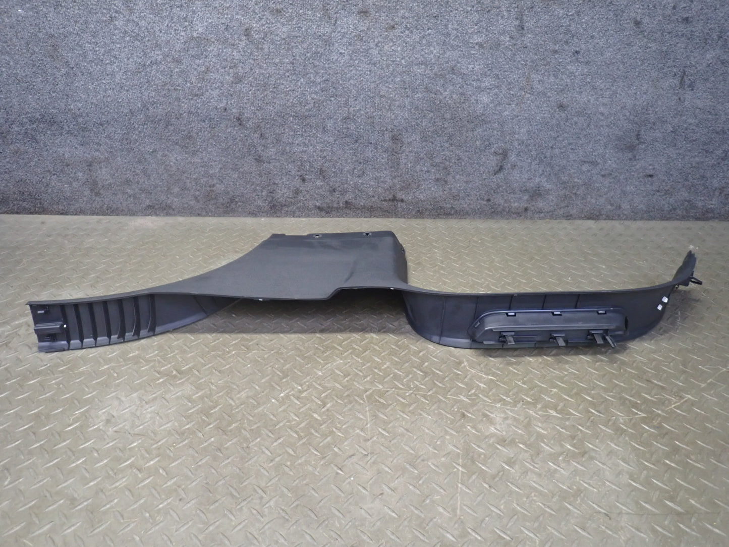11-18 Porsche Cayenne 958 Left & Right B Pillar Lower Trim Cover Panel Set