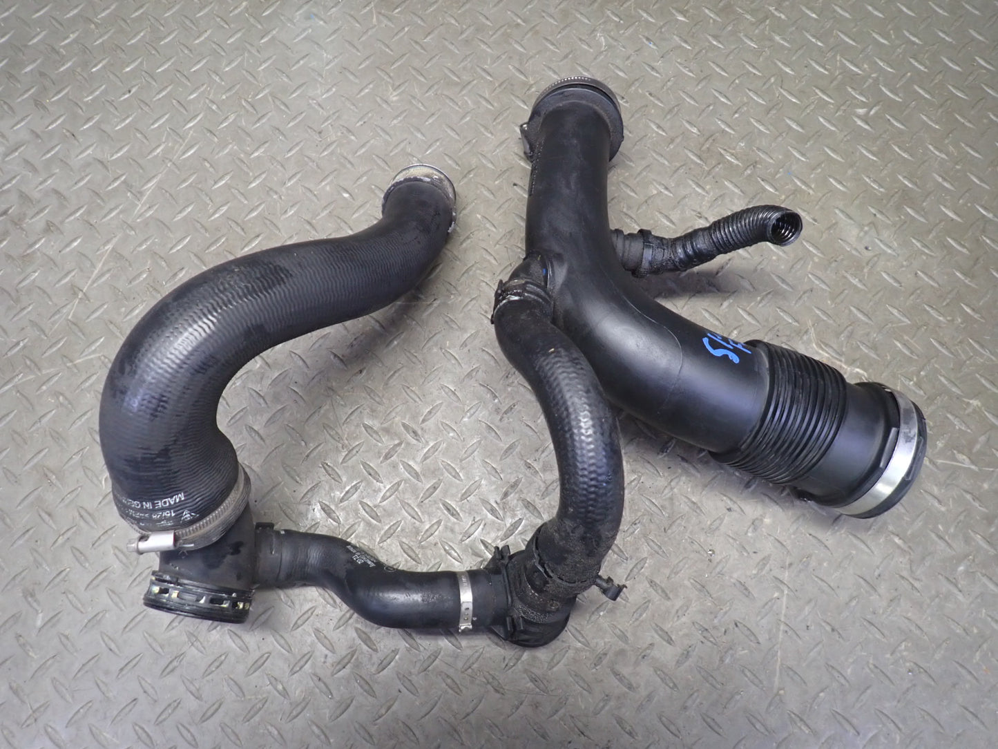 2011-2018 Porsche Cayenne 958 4.8L Turbo Turbocharger Hose Pipe Line