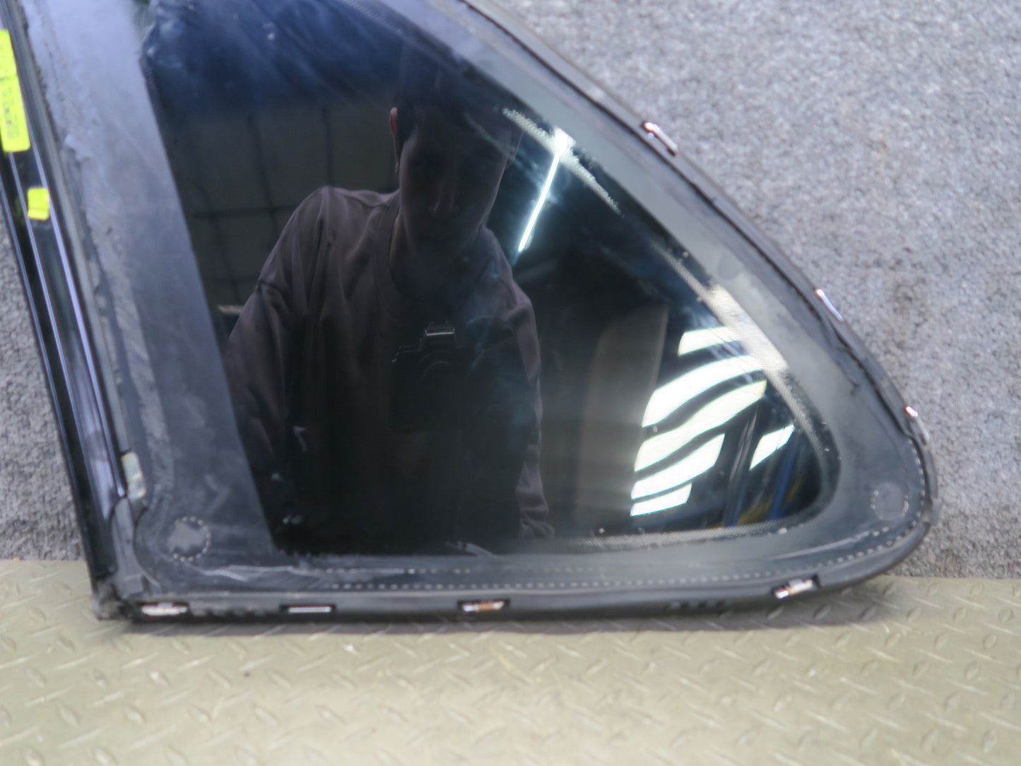 2011-2018 Porsche Cayenne 958 Rear Right Quarter Glass Window