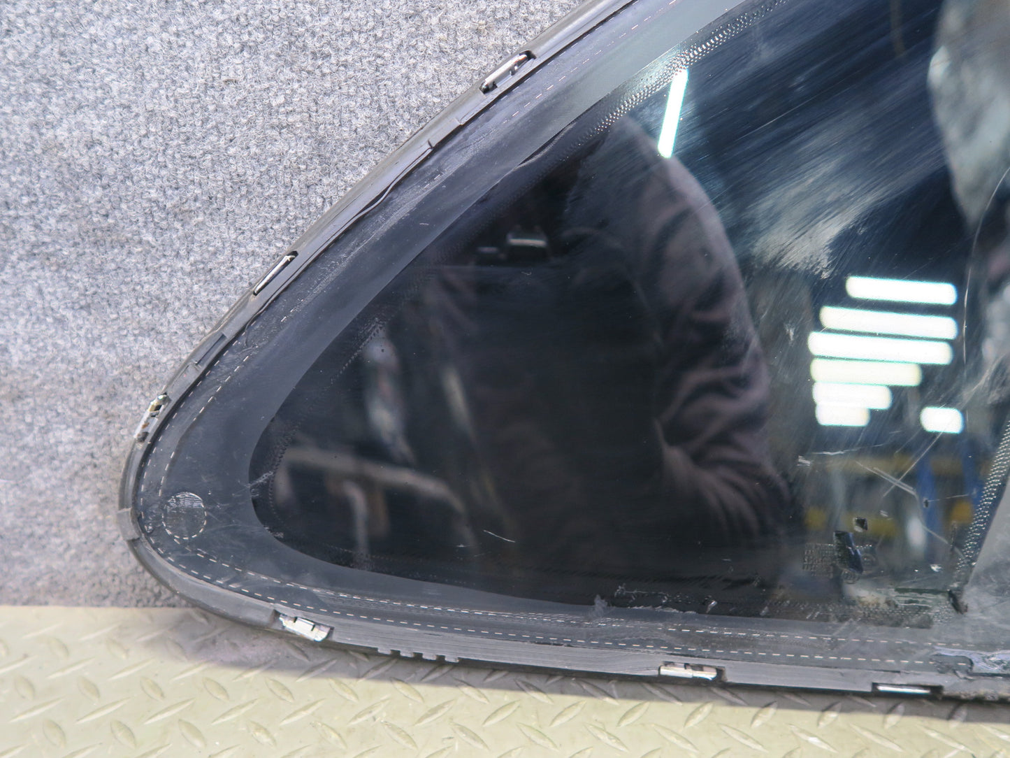 2011-2018 Porsche Cayenne 958 Rear Left Quarter Glass Window