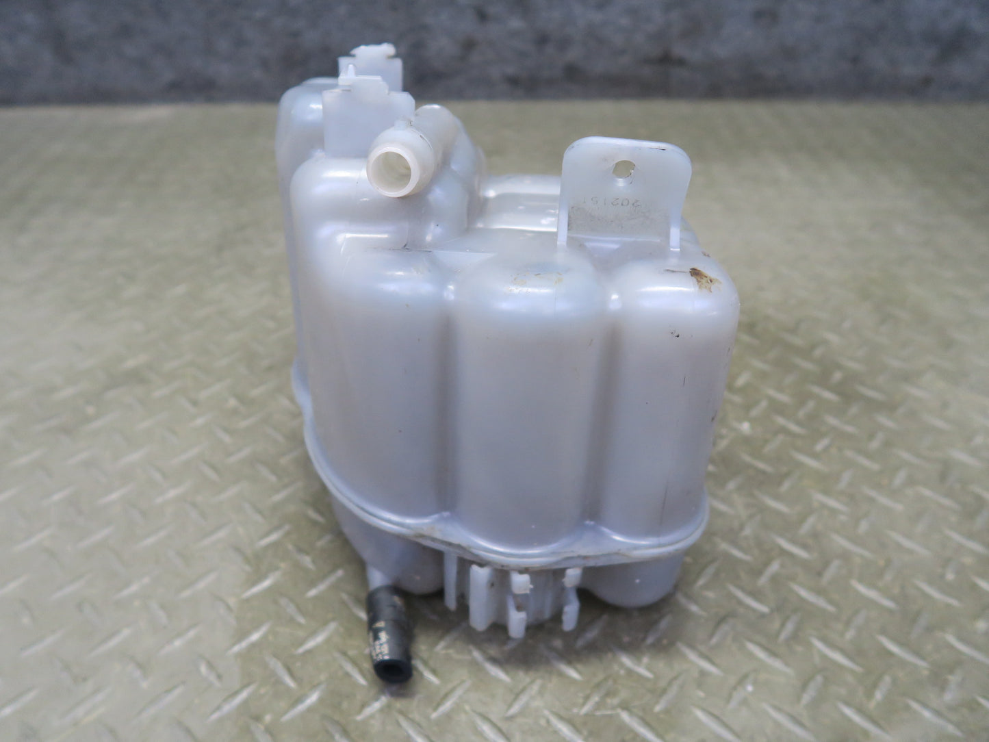 2011-2018 Porsche Cayenne 958 Engine Coolant Expansion Overflow Reservoir Tank