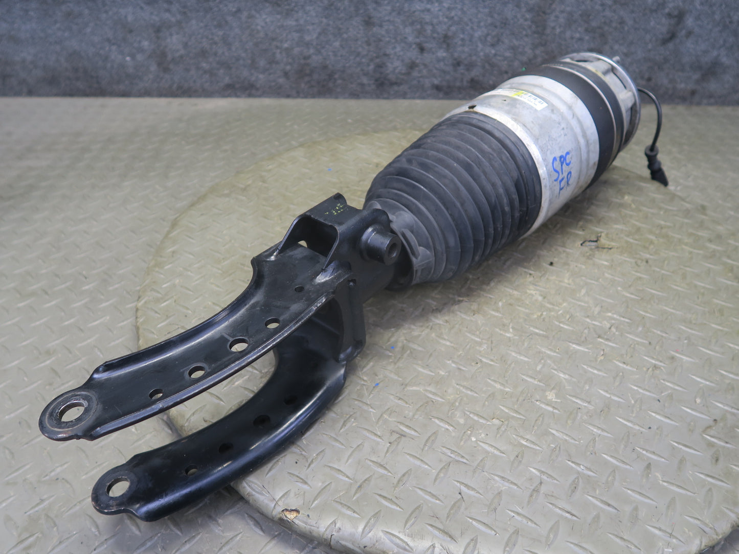 2011-2018 Porsche Cayenne 958 4.8 Turbo AWD Front Right Air Shock Strut Absorber