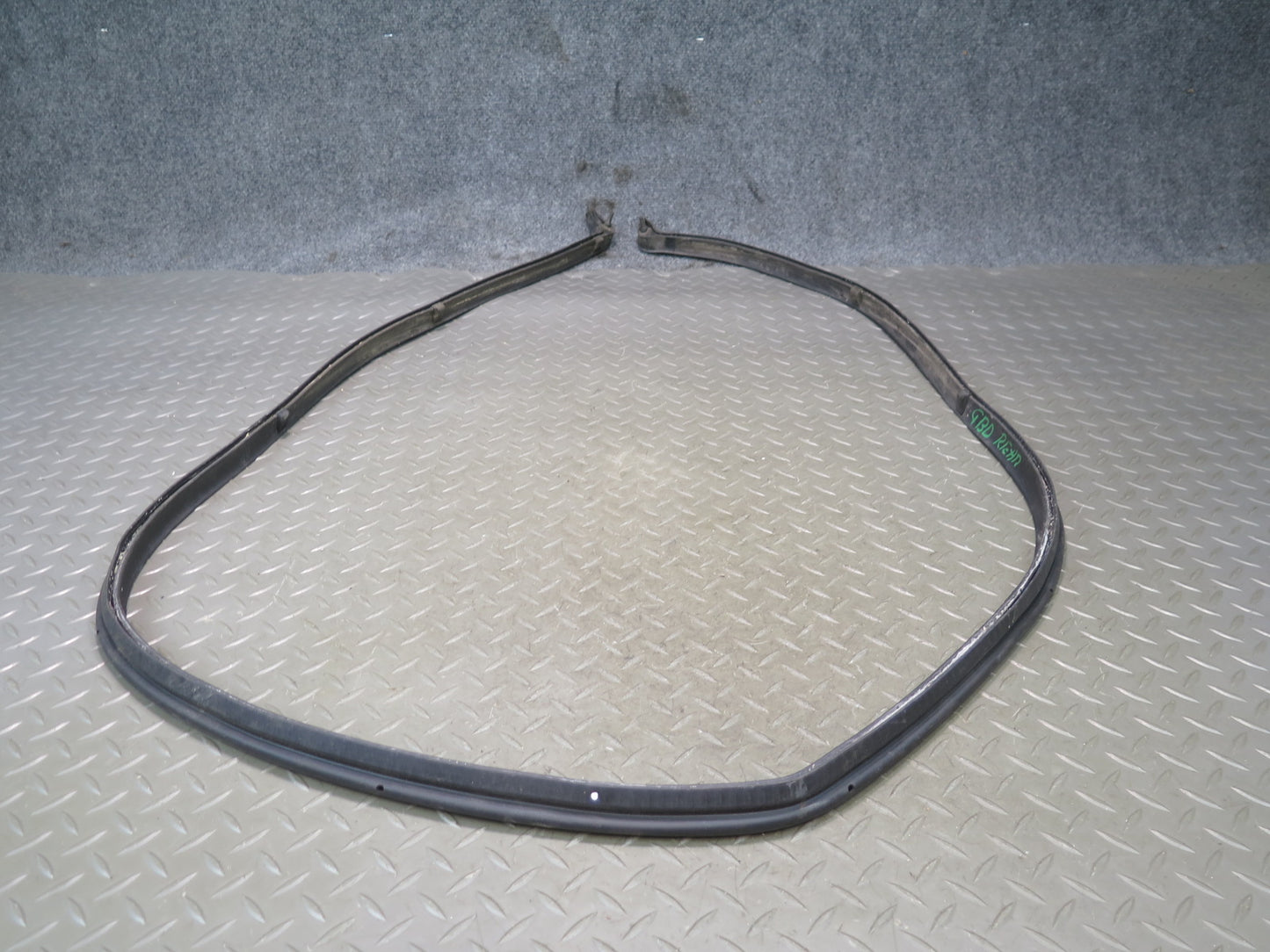 94-99 BMW E36 318iC Convertible TOP Roof Rear Weatherstrip Rubber Seal Gasket