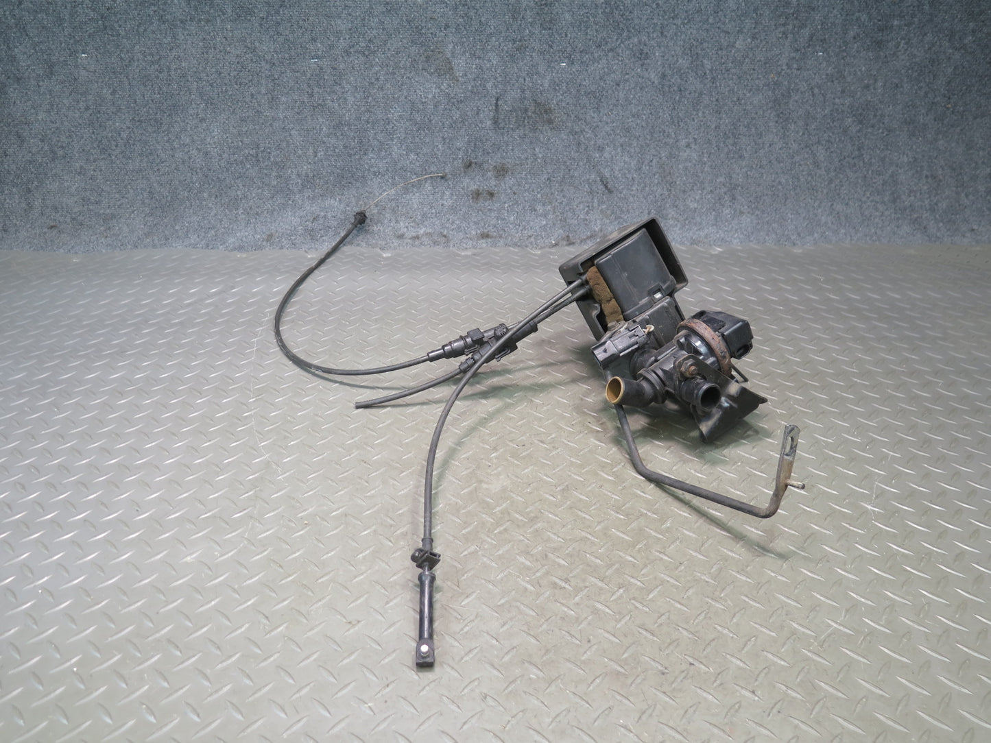 92-93 Chevrolet Corvette C4 Cruise Control Servo Actuator w Motor & Cable OEM