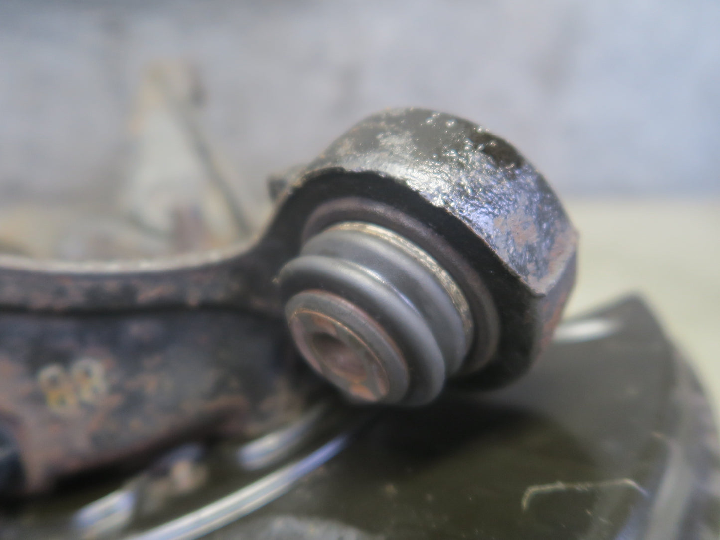 94-99 BMW E36 318i 318ti Rear Left Knuckle Wheel Hub Bearing Trailing Arm OEM