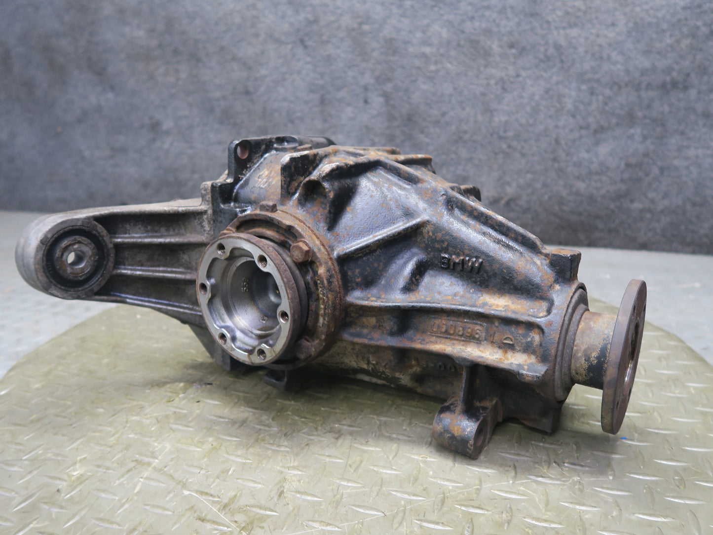 96-99 BMW E36 318i 1.9L M44 A/T Rear Differential Carrier 4.44 Ratio OEM