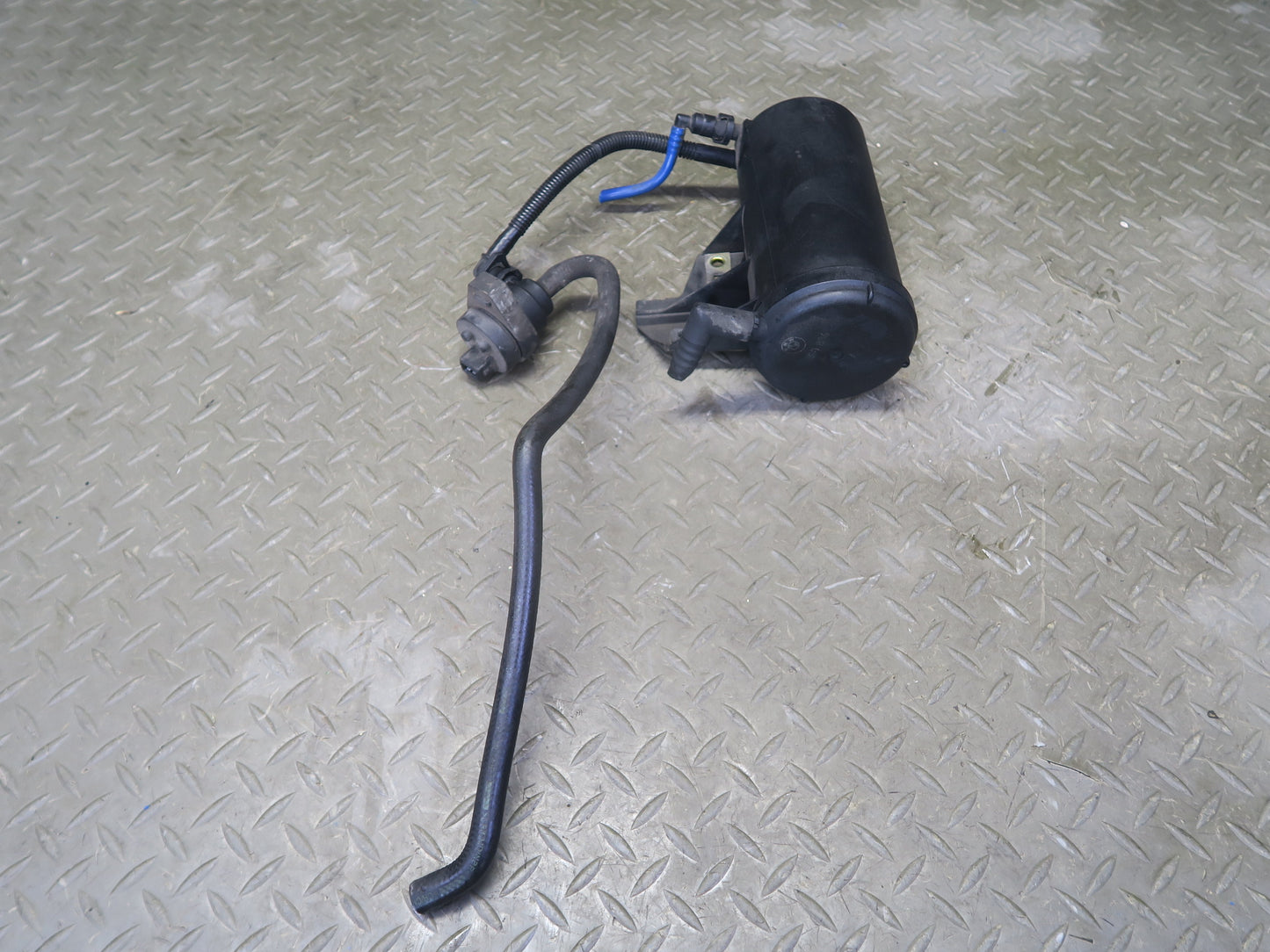 94-99 BMW E36 318iC Fuel Evap Vapor Charcoal Canister OEM