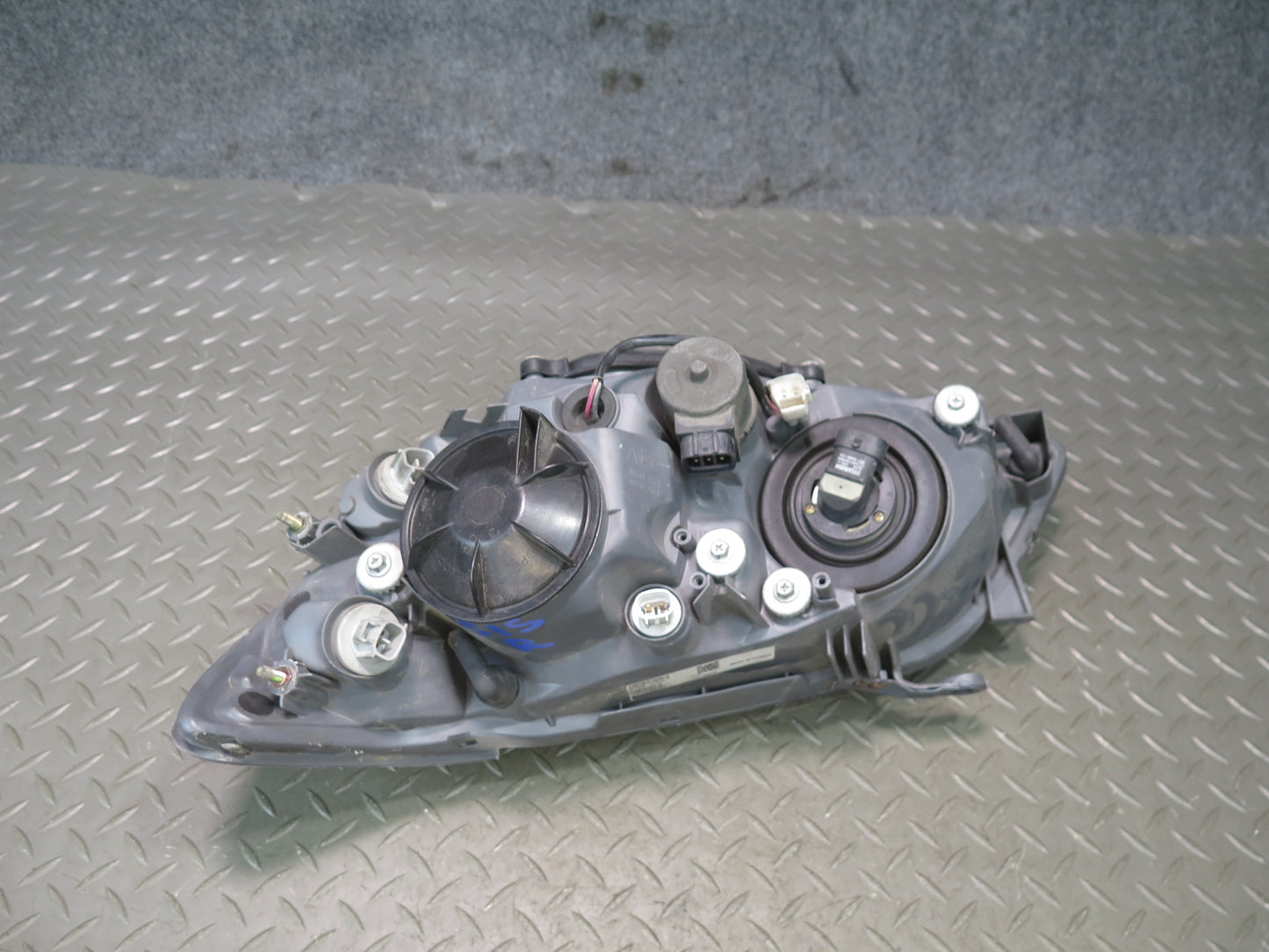 01-05 Lexus JCE10L IS300 Set of 2 Front Halogen Headlight Lamp Aftermarket