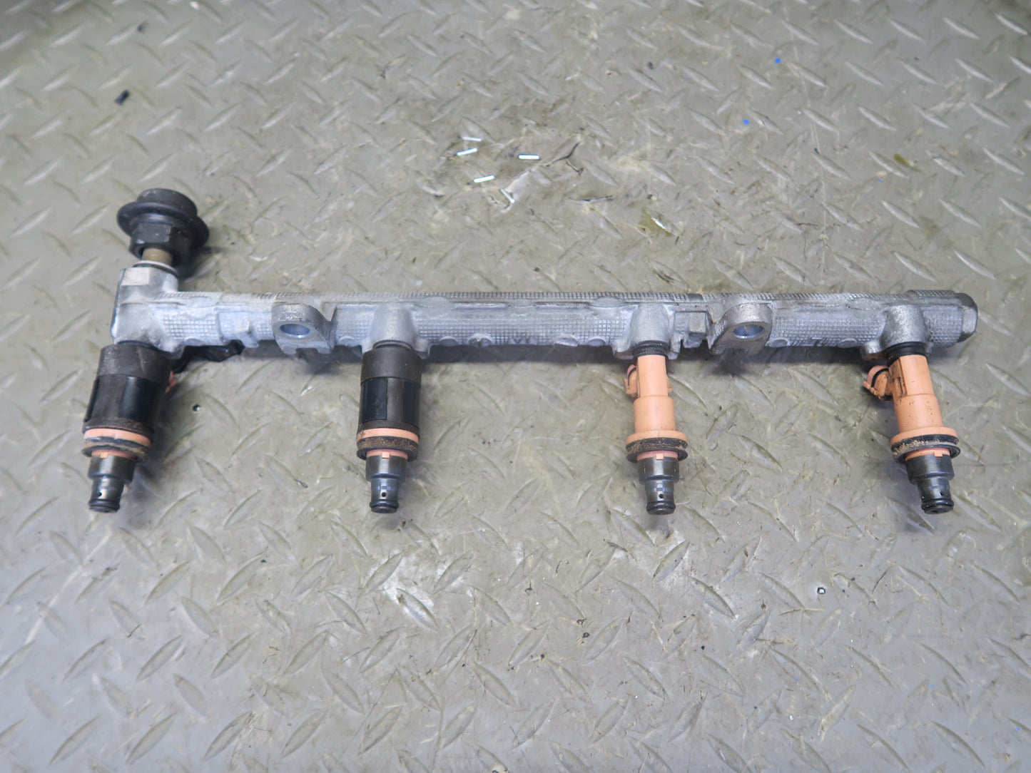 98-00 Lexus UCF20L LS400 1UZFE 4.0L Fuel Rail w Injector Set Assembly OEM