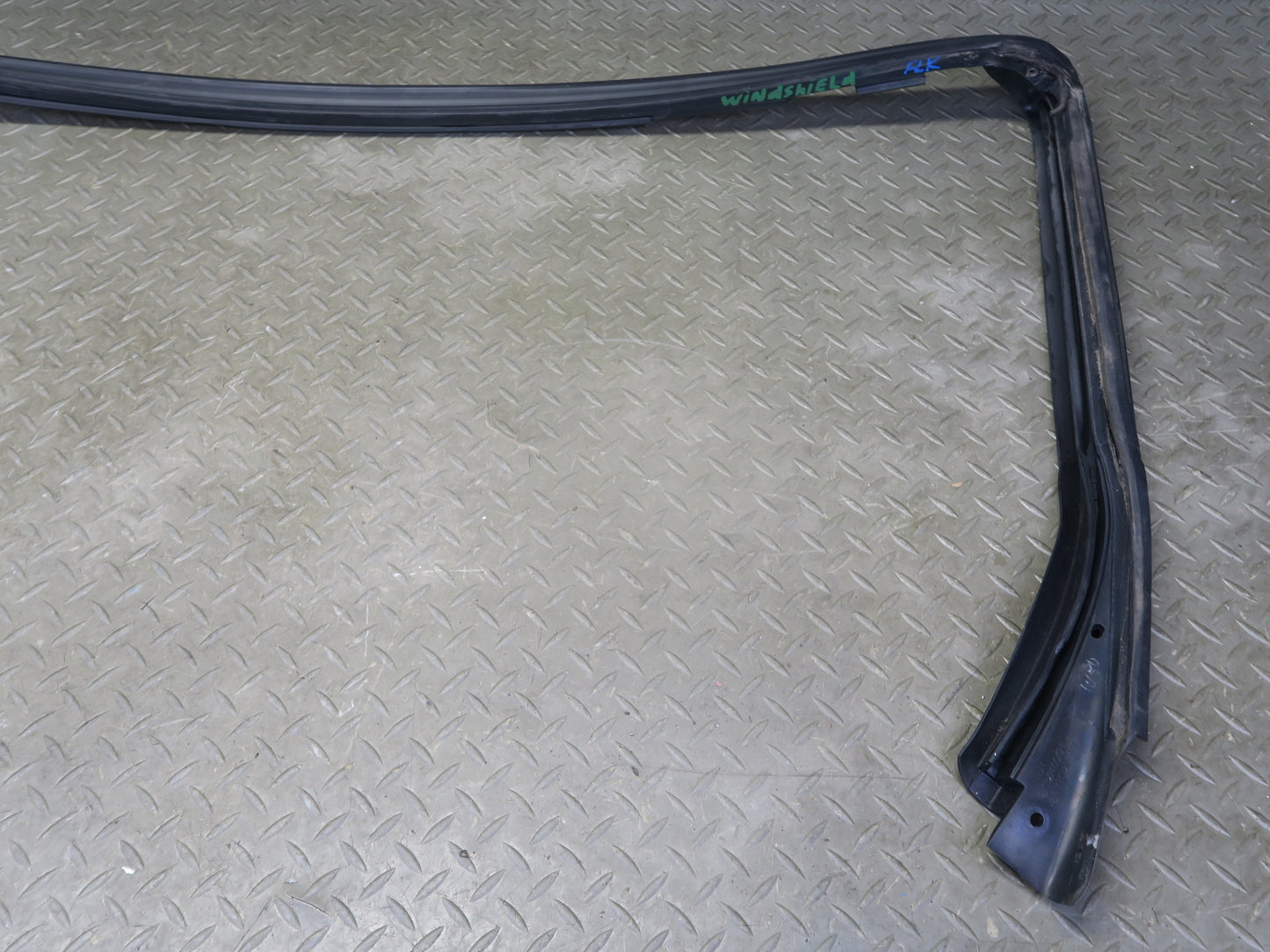05-11 Mercedes R171 Slk-class Windshield Weatherstrip Rubber Seal Gasket OEM