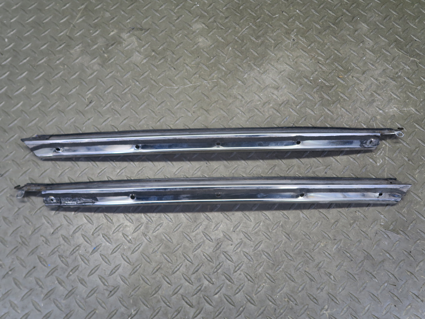 02-10 Lexus SC430 Front Roof Weatherstrip Rubber Seal w Window Bracket Set OEM