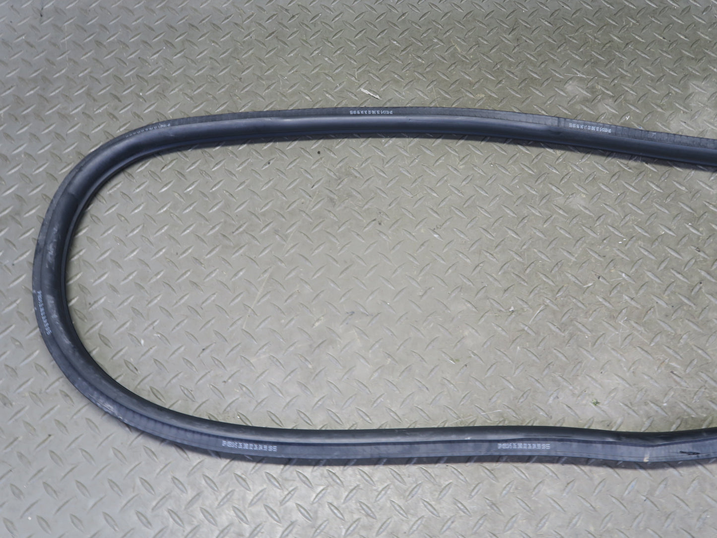 99-05 Porsche 911 996 Convertble Left & Right Door Weatherstrip Rubber Seal Set