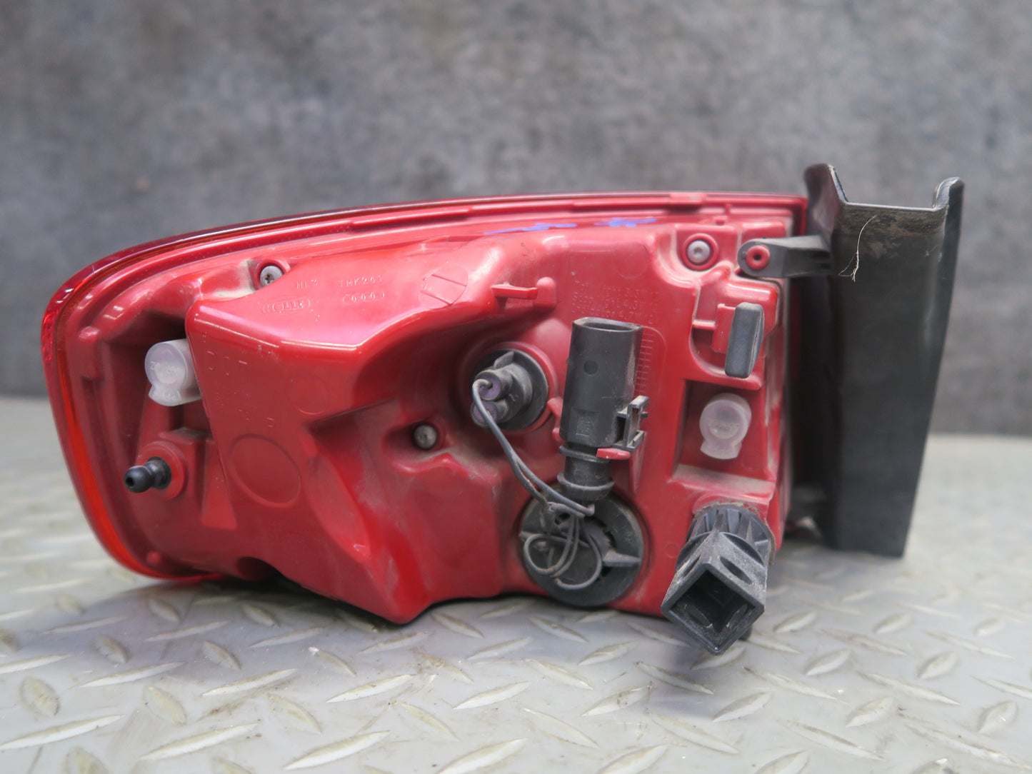 13-16 Audi A4 S4 B8 Rear Right Side Outer Tail Light Lamp 8K5945096AD OEM