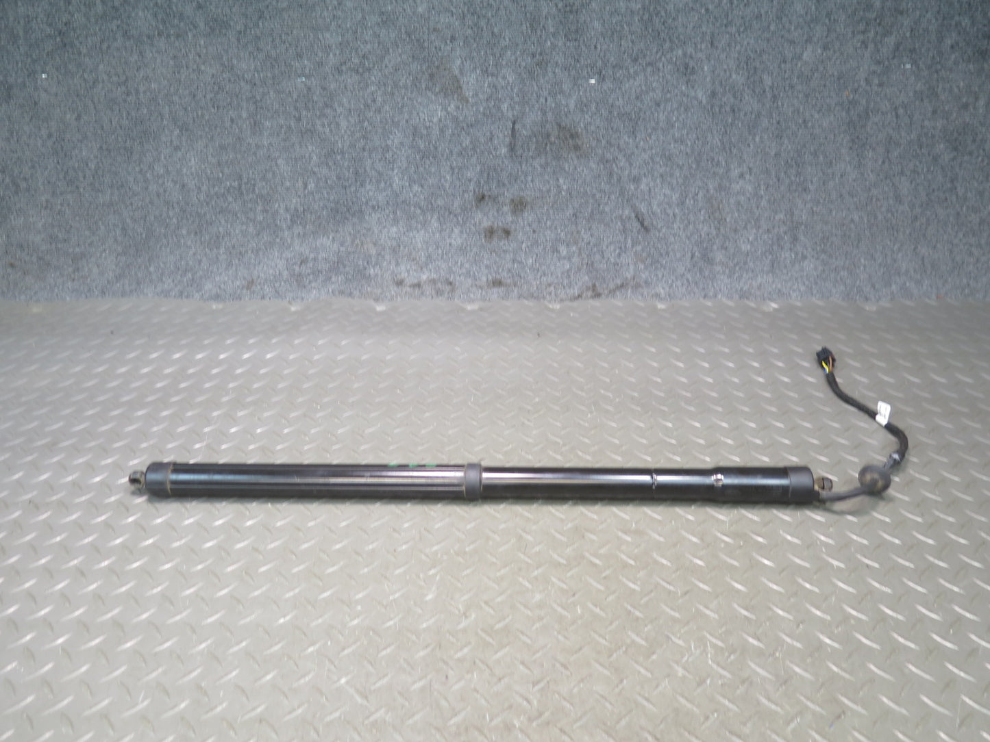 2012-2019 Range Rover Evoque L538 Rear Trunk Lid Shock Strut Support Set of 2