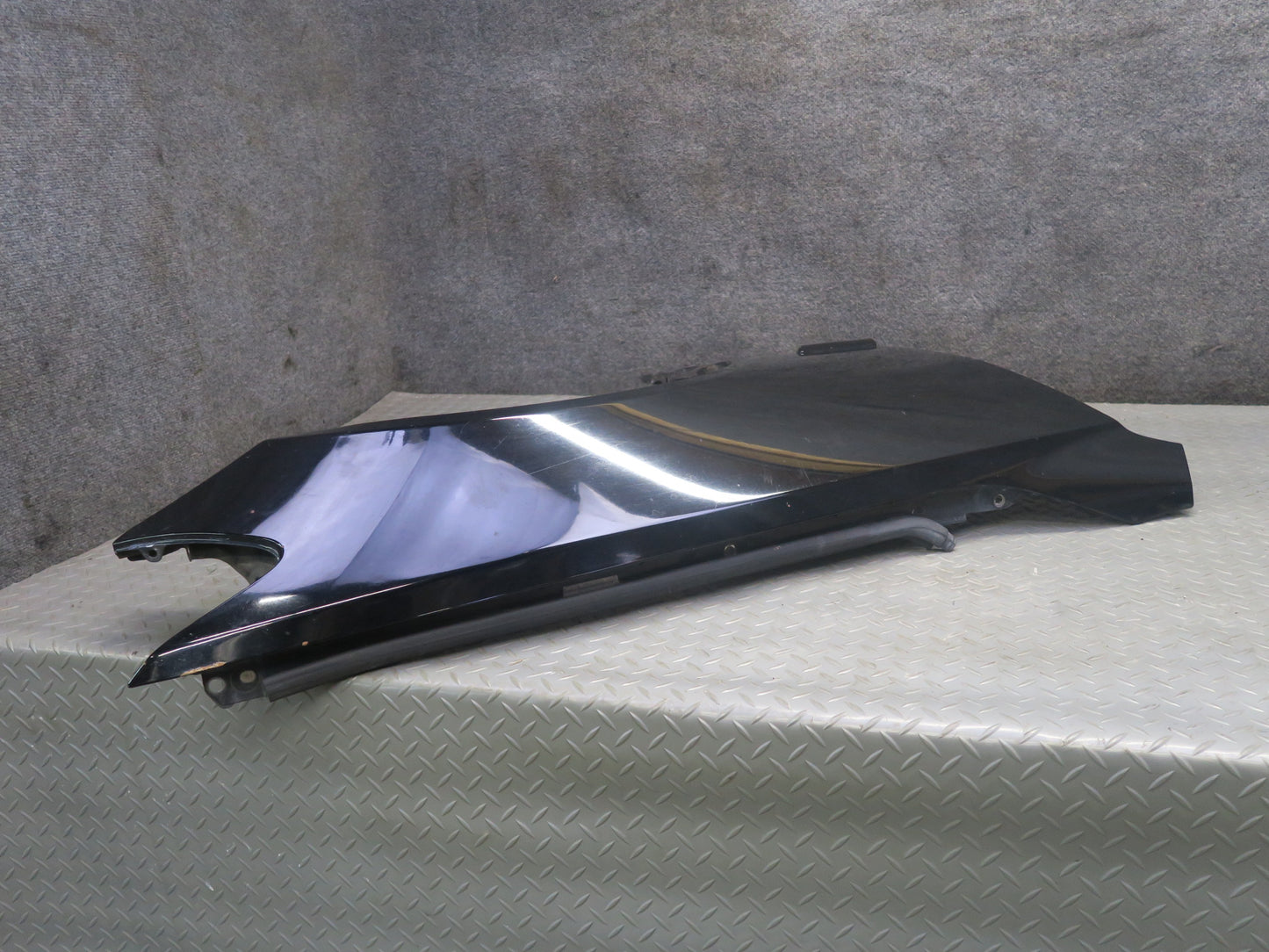 01-05 Lexus JCE10L IS300 Front Right Fender Shell Cover Panel Black OEM