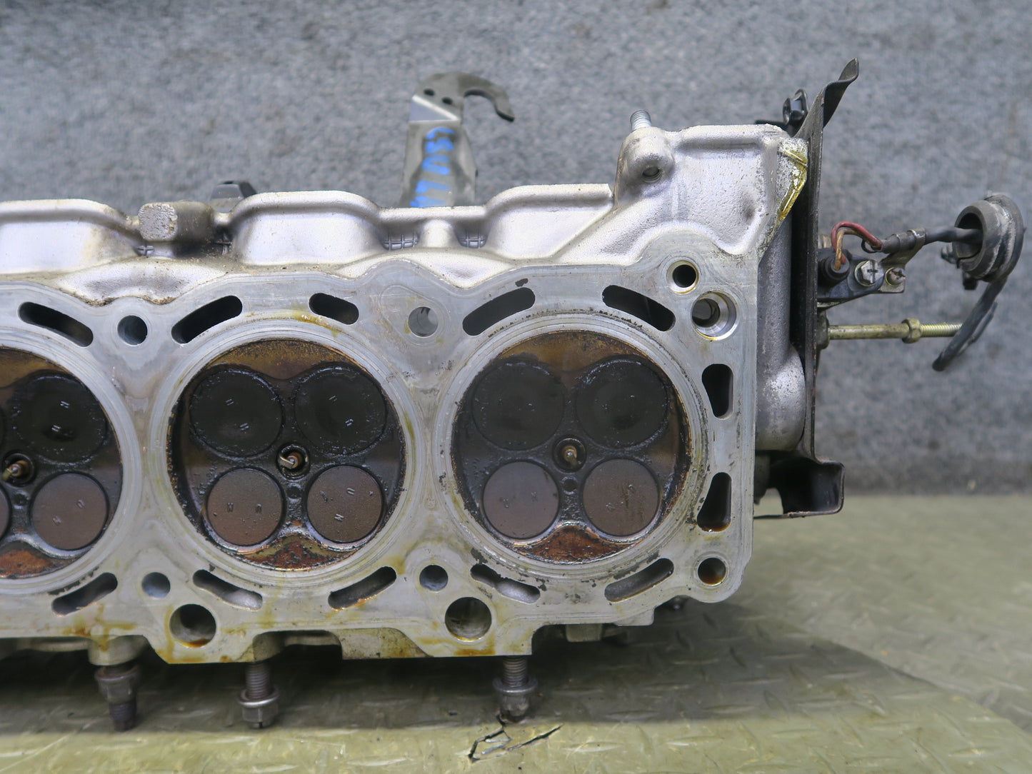 98-00 Lexus LS400 SC400 1UZFE 4.0L Left Engine Cylinder Head OEM