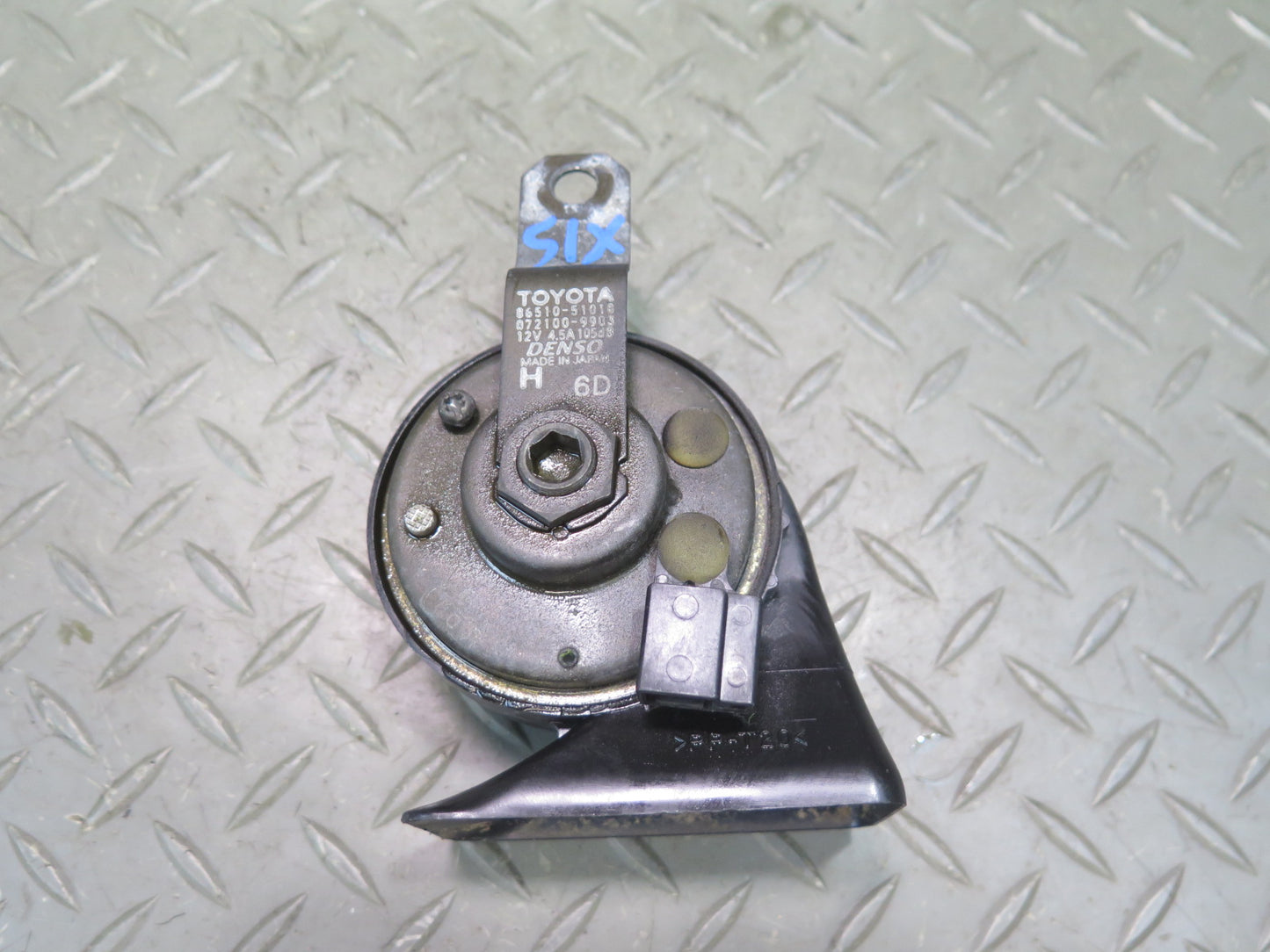 01-05 Lexus JCE10L IS300 Set of 2 High & Low Tone Note Pitch Horn Signal OEM