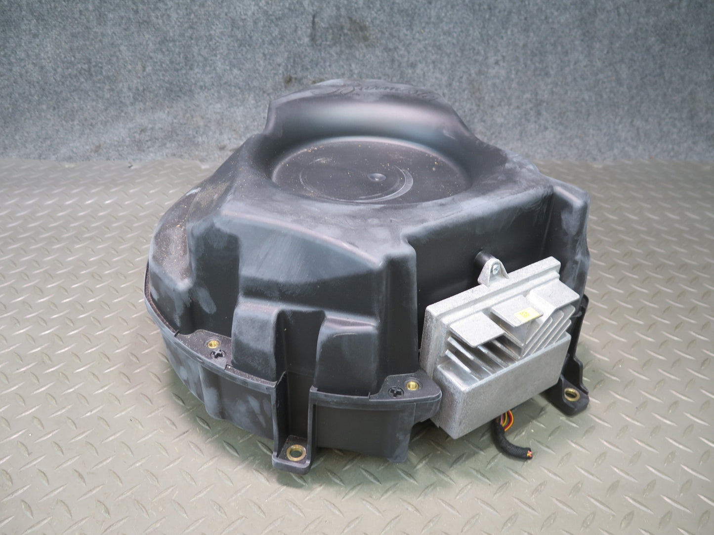 2011-2018 Porsche Cayenne 958 Burmester Subwoofer Bass Speaker W/ Amplifier