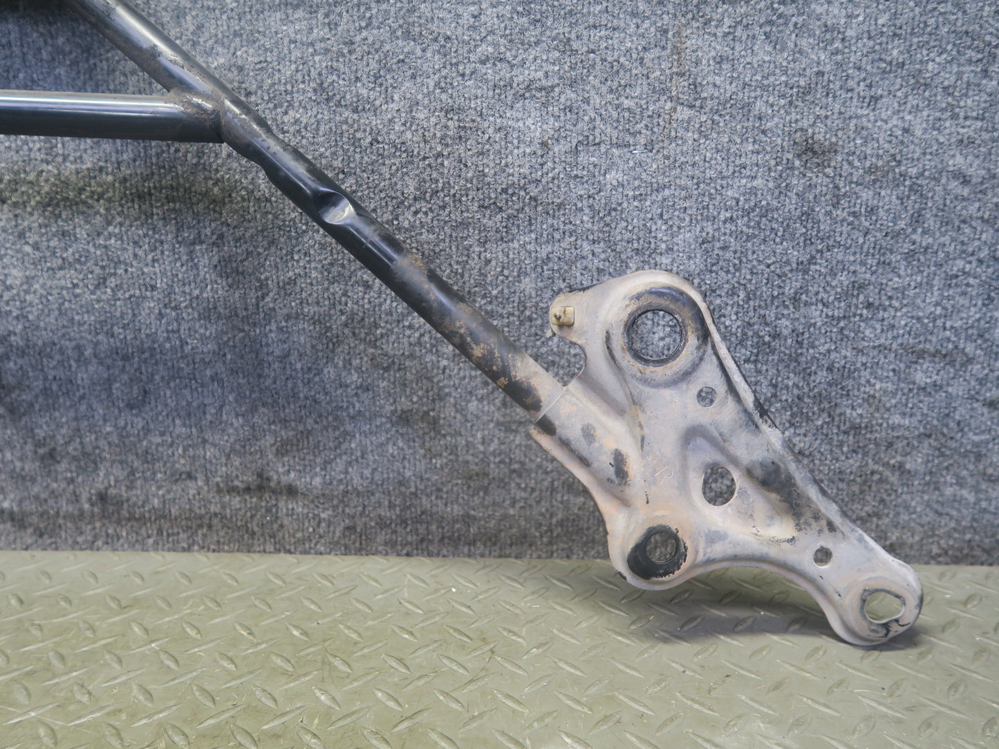 01-05 Lexus JCE10L IS300 Front Engine Suspension Sub Frame Cradle Brace OEM