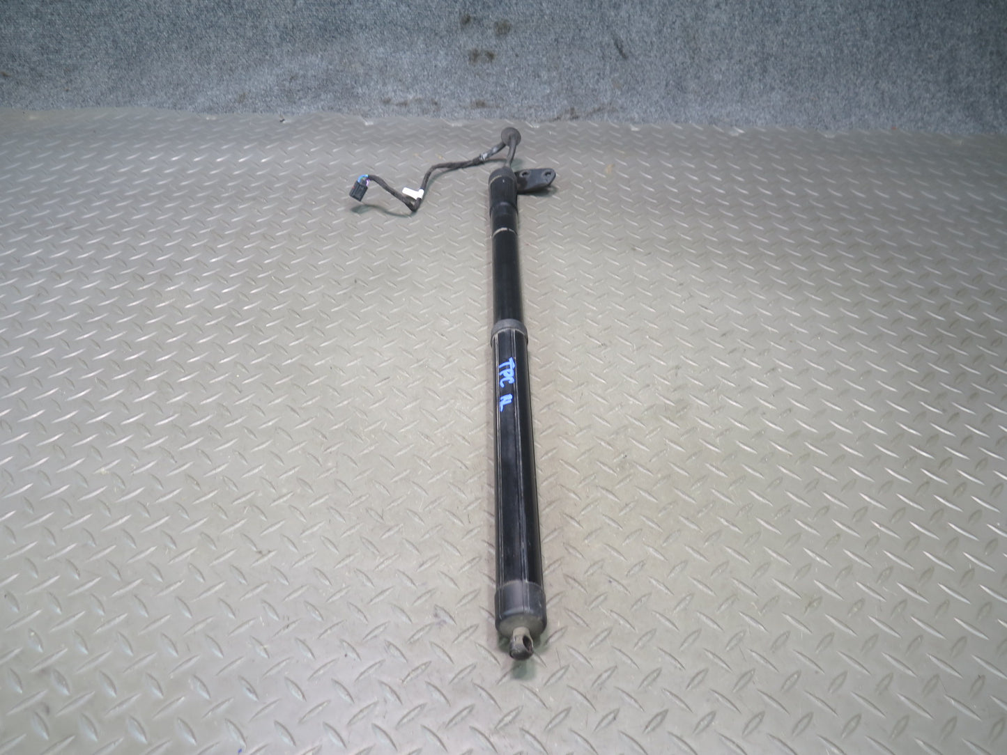 2011-2014 Porsche Cayenne 958 Rear Trunk Hatch Strut Shock Left Right Side Set